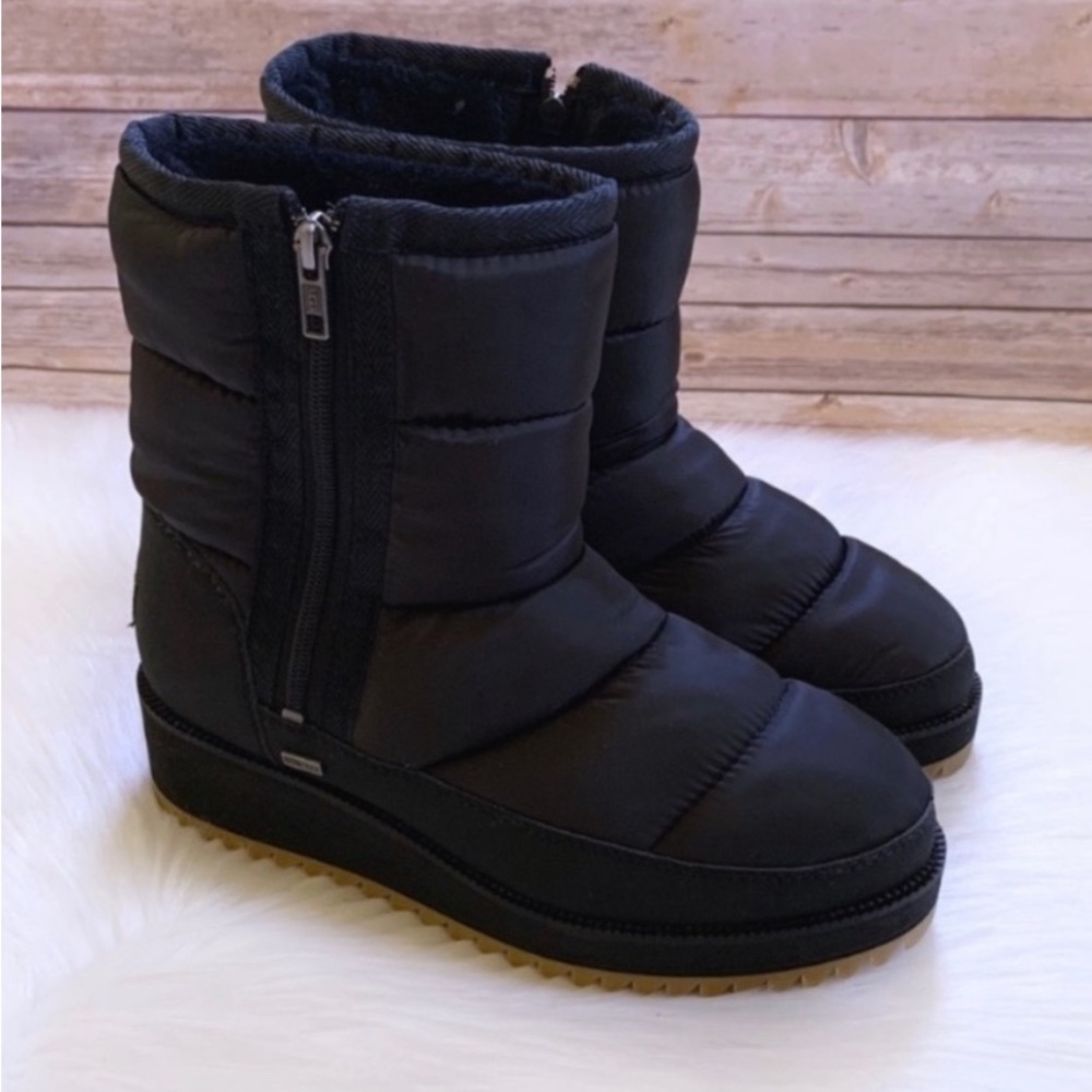 UGG Ridge Puffer Boots -size 9